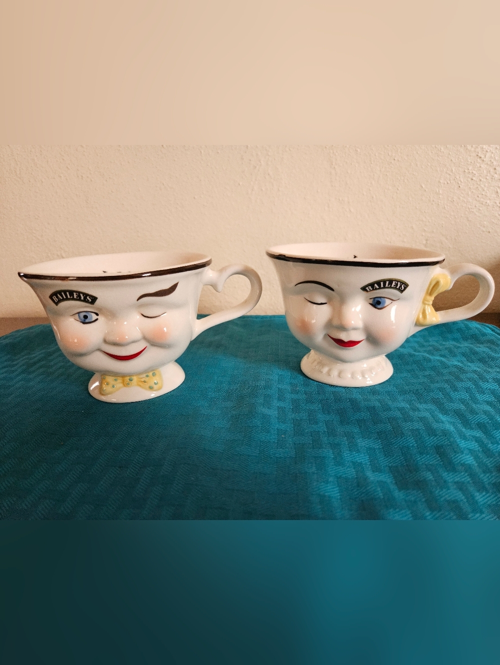 Bailey's Irish Creme Liqueur Red Robin His/Hers Winking Face Mugs Tea Cups